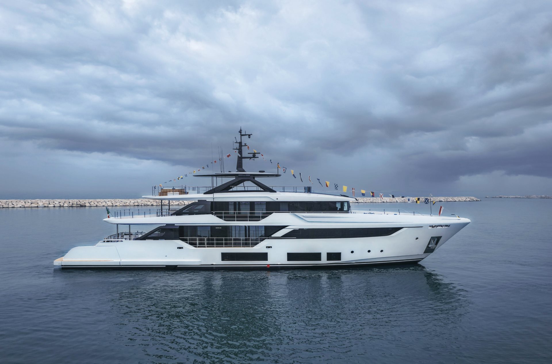 navetta 38 custom line yachts