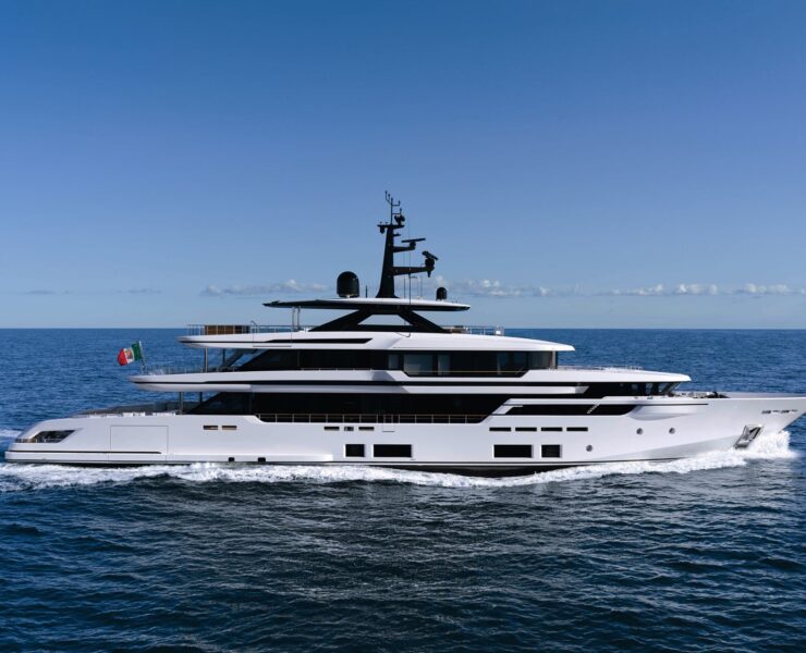 Custom Line 50 yacht